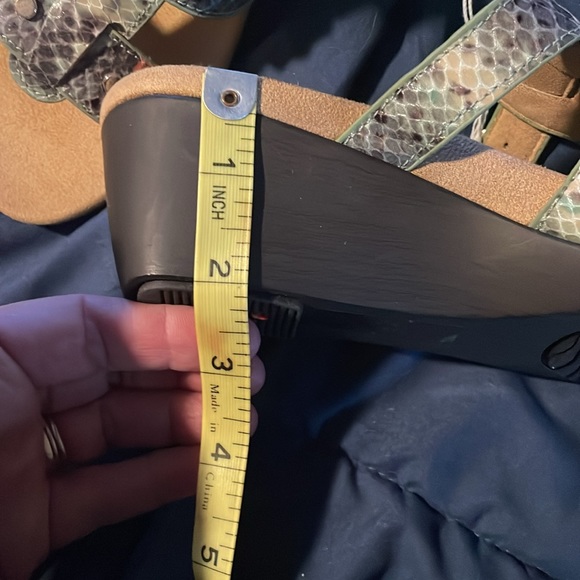 Vionic sandles - Picture 3 of 8